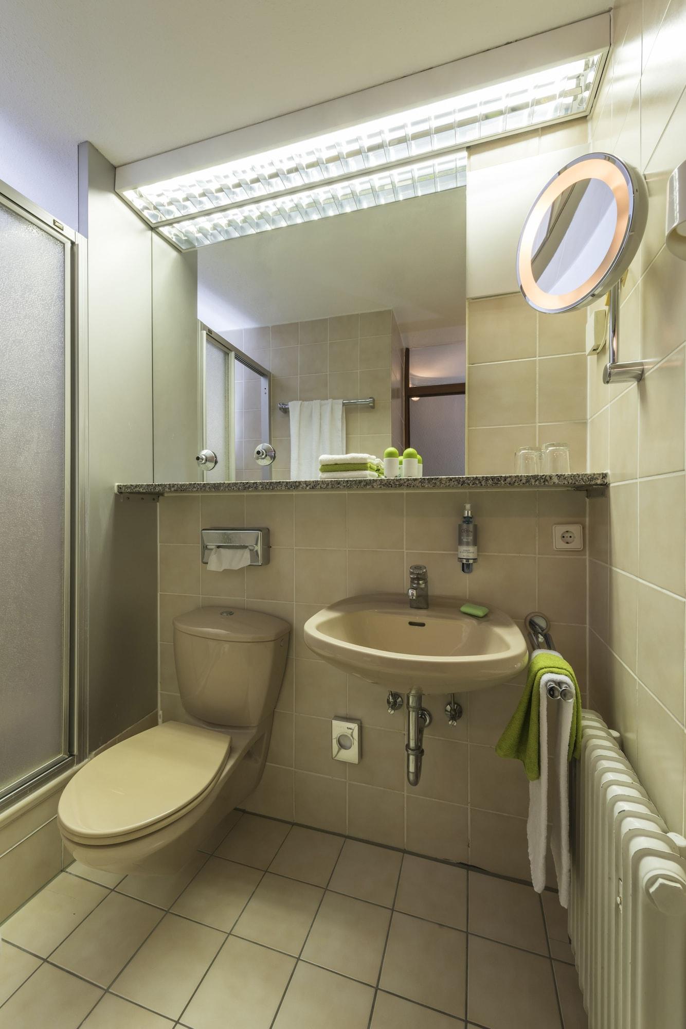 Hotel Berlin Зиндельфинген Экстерьер фото