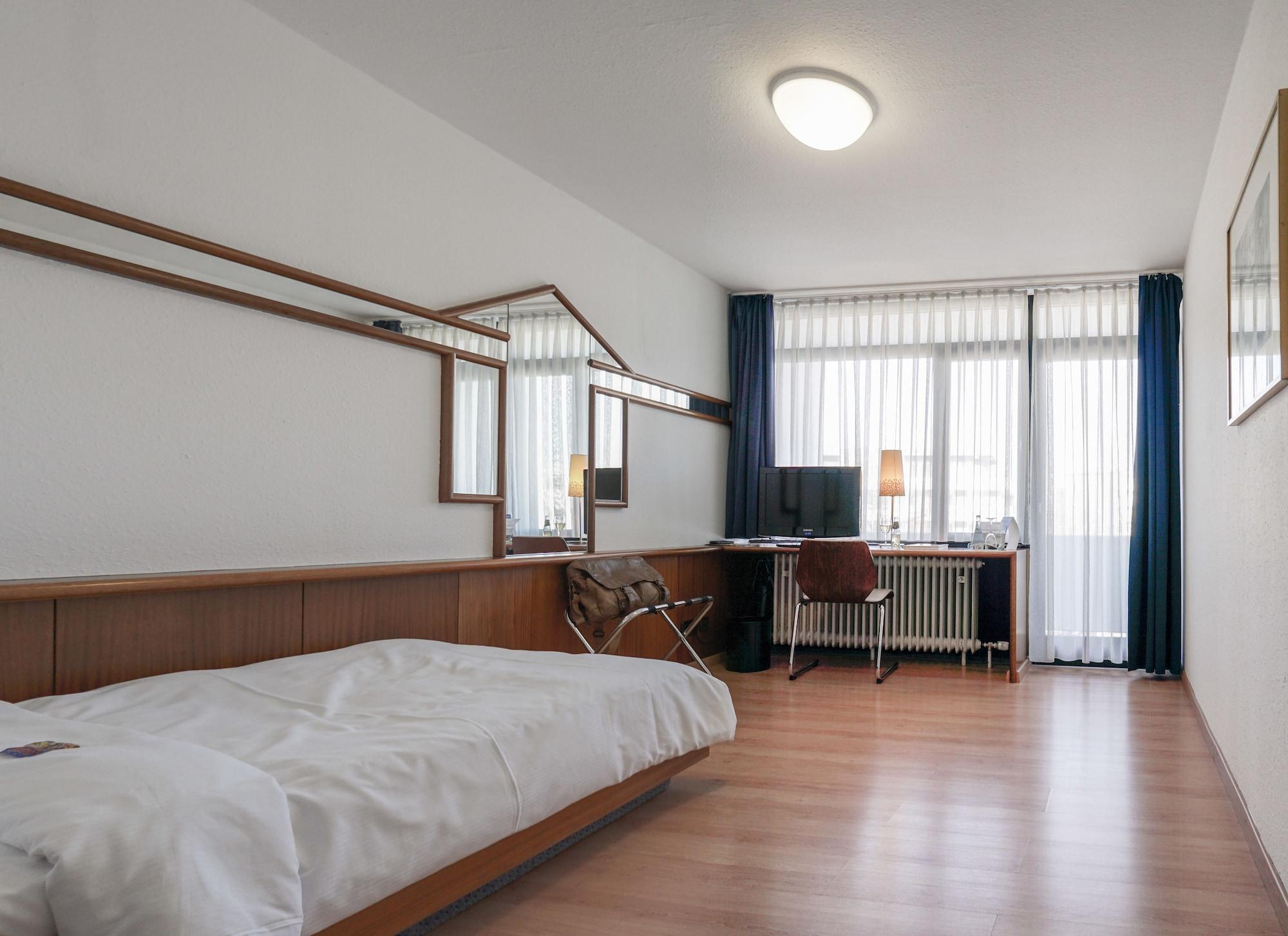 Hotel Berlin Зиндельфинген Экстерьер фото