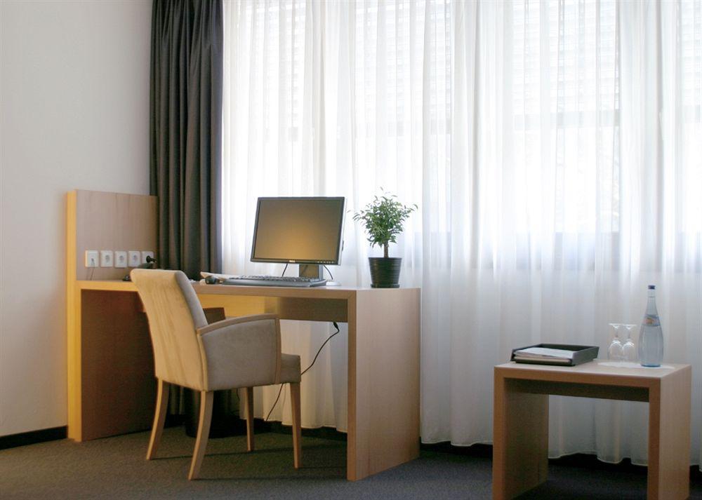 Hotel Berlin Зиндельфинген Экстерьер фото